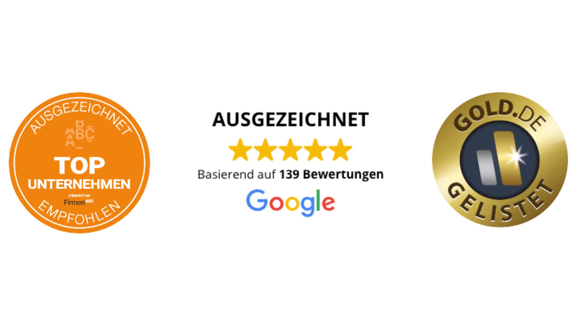 Goldbarren und Münzen auf einem sterilen Tisch